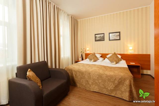 Hotel Room Standard (1).jpg